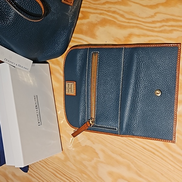 Dooney & Bourke Pebble GrainDrawstring bag and wallet - Picture 4 of 12